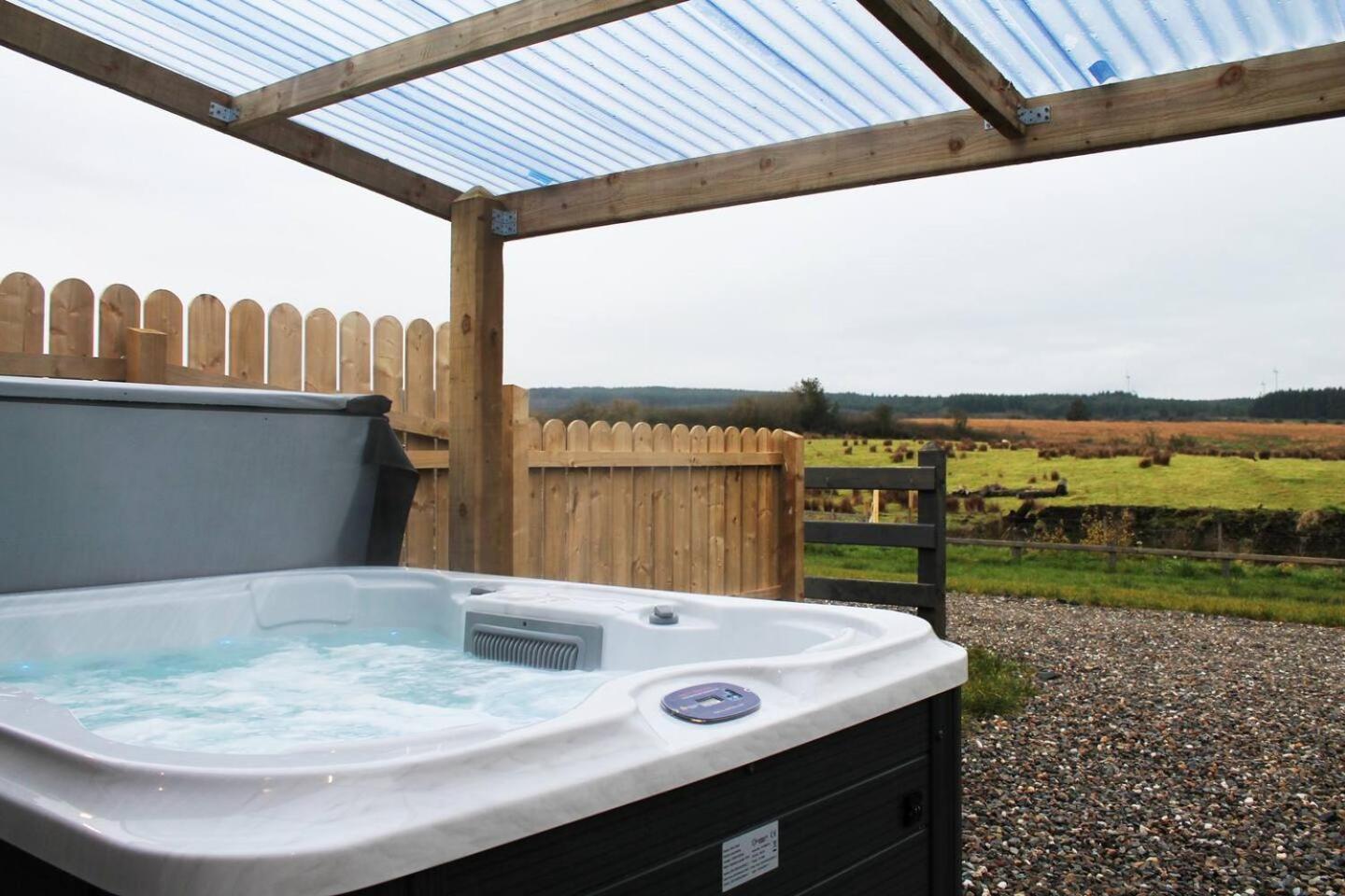 Forest View - Private Hot Tub *