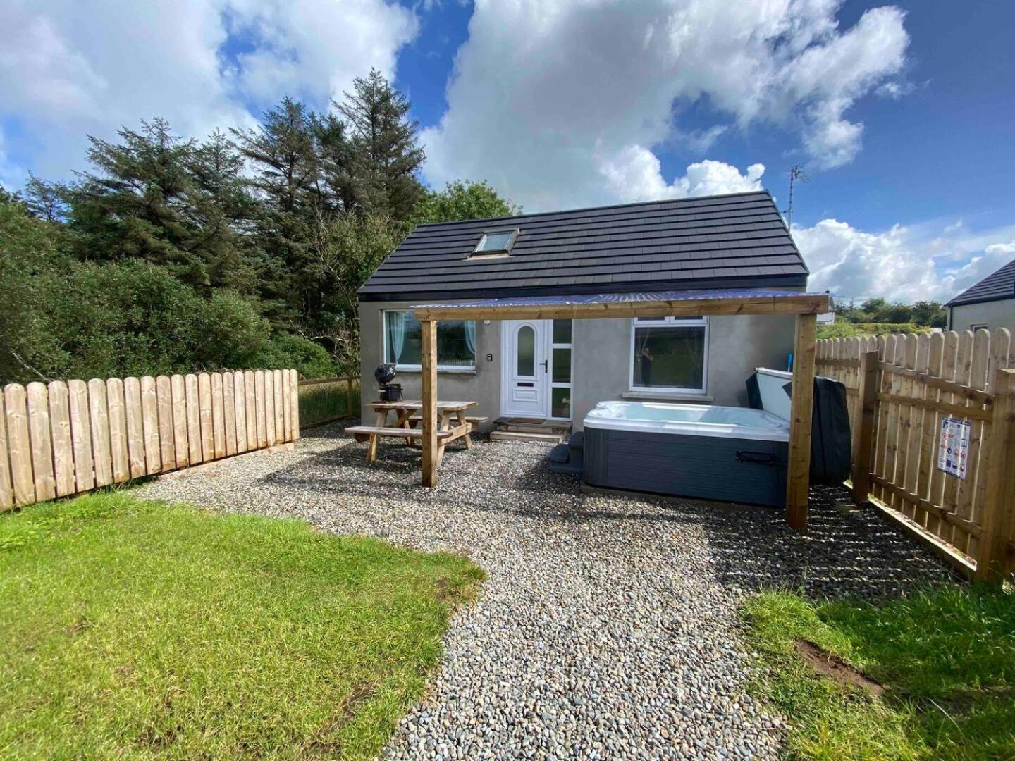 Forest View - Private Hot Tub Holiday home Ballynameen